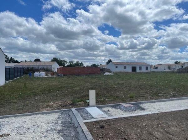 Terrain Constructible Saintes rive gauche 04 a 31 ca , 93 ca constructibles