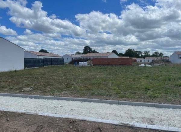 Terrain Constructible Saintes rive gauche 04 a 31 ca , 93 ca constructibles