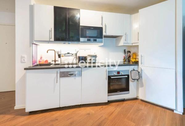 Appartement
         3 pièces
        - 64 m² 175 000 € *