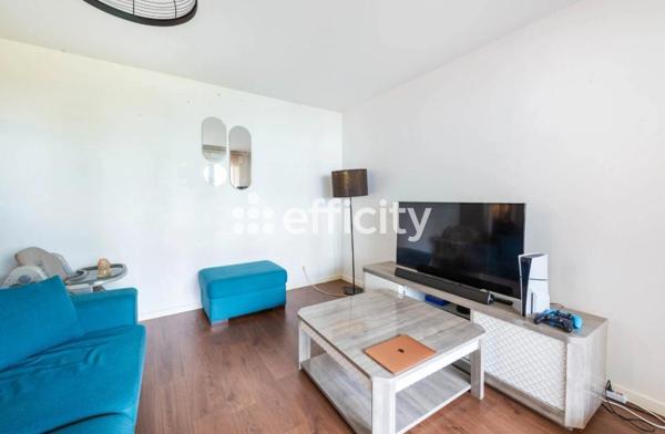 Appartement
         3 pièces
        - 64 m² 175 000 € *