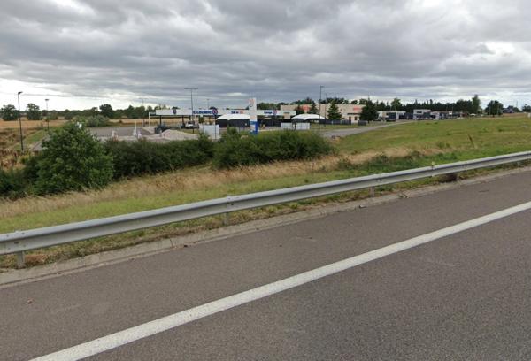 À vendre – Local commercial à usage de restaurant 640 m2– Emplacement n°1 – Vitry-en-Charollais (71)