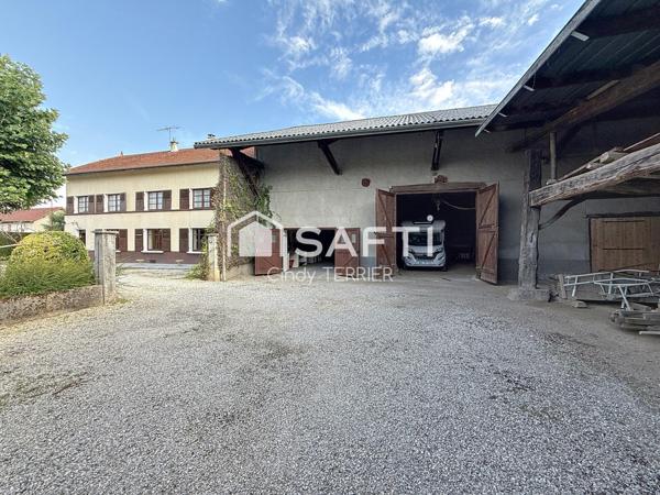 Maison de caractère 185 m² avec dépendances et terrain de 1027 m² à Colombe