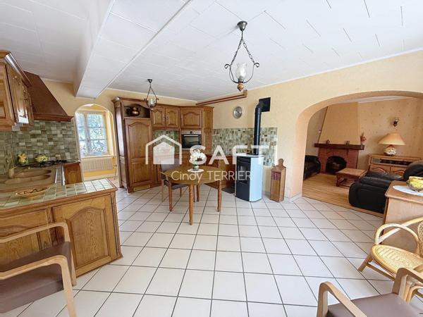 Maison de caractère 185 m² avec dépendances et terrain de 1027 m² à Colombe