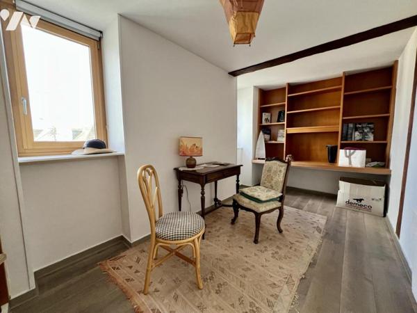MERVILLE - Beaux volumes pour cette maison avec jardin et garage