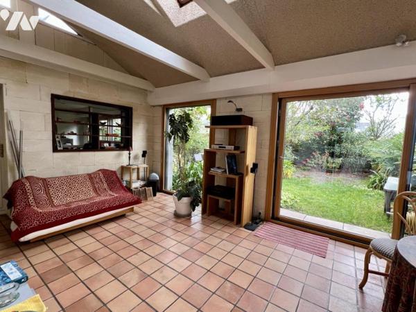 MERVILLE - Beaux volumes pour cette maison avec jardin et garage