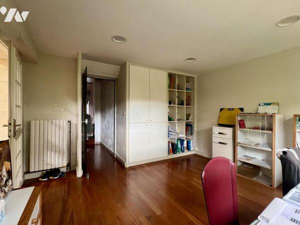 MERVILLE - Beaux volumes pour cette maison avec jardin et garage