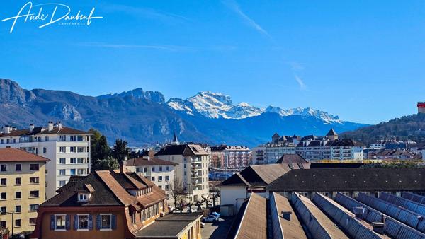 Annecy centre : duplex T4 de 100 m2 avec 2 balcons, 1 terrasse et vue panoranique