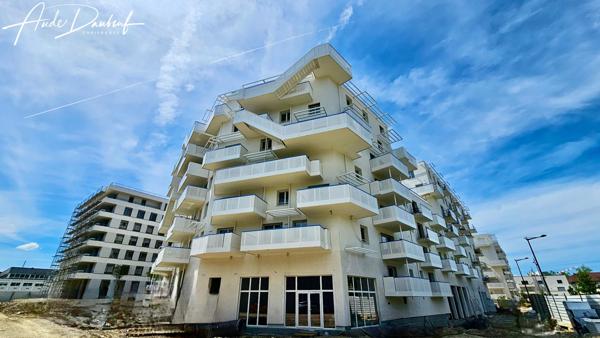 Annecy centre : duplex T4 de 100 m2 avec 2 balcons, 1 terrasse et vue panoranique