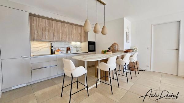 Annecy centre : duplex T4 de 100 m2 avec 2 balcons, 1 terrasse et vue panoranique