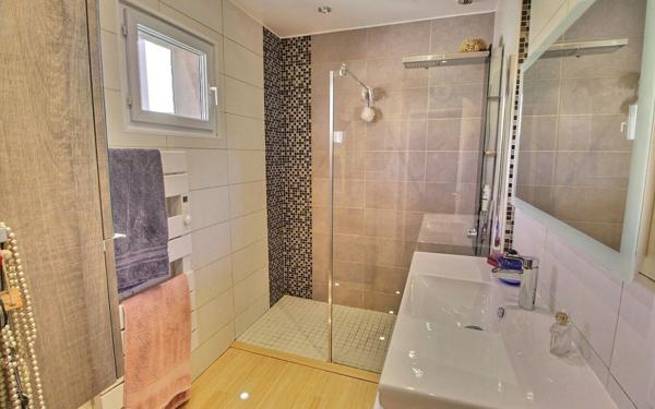 Appartement à vendre    3 pièces • 73,41 m2 Marseille 5