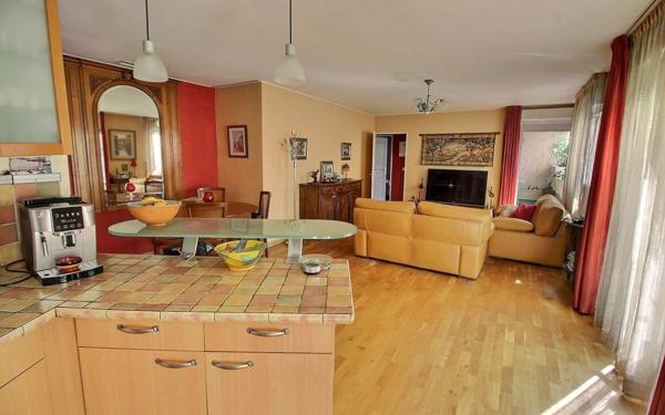 Appartement à vendre    3 pièces • 73,41 m2 Marseille 5