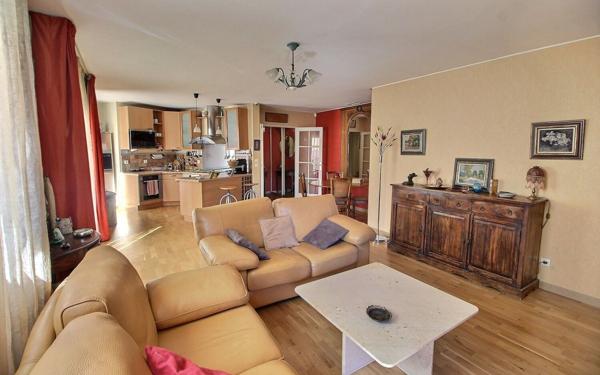 Appartement à vendre    3 pièces • 73,41 m2 Marseille 5