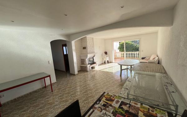 Maison à vendre    9 pièces •  Tarascon