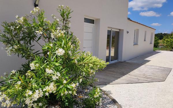 Maison à vendre    5 pièces •  Pons