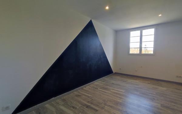 Maison à vendre    5 pièces •  Pons