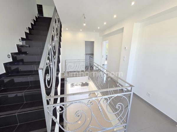 Maison Contemporaine d'Exception - 204 m2 - 9 pièces / 5 Chambres - Piscine et Géothermie