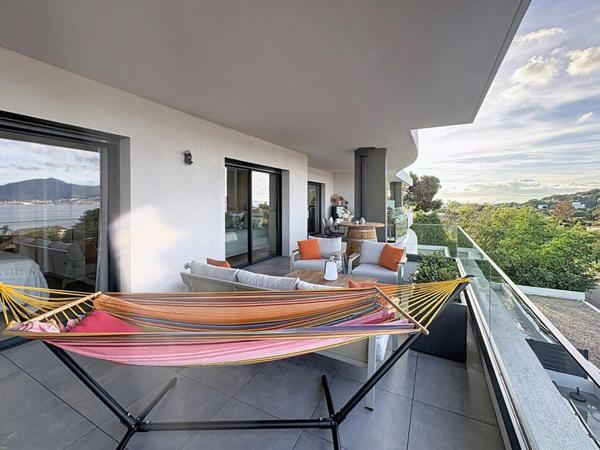 Appartement haut de gamme, de type T3, à Porticcio