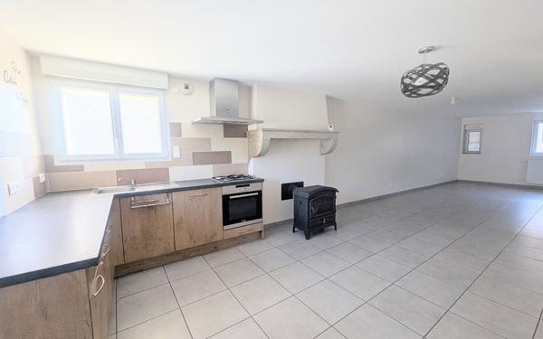 Maison à vendre    4 pièces •  Hautecourt-Romanèche