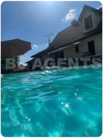 Commune recherchée : MAISON INDIVIDUELLE 7 pièces , élevée sur un sous sol total avec jardin et gara