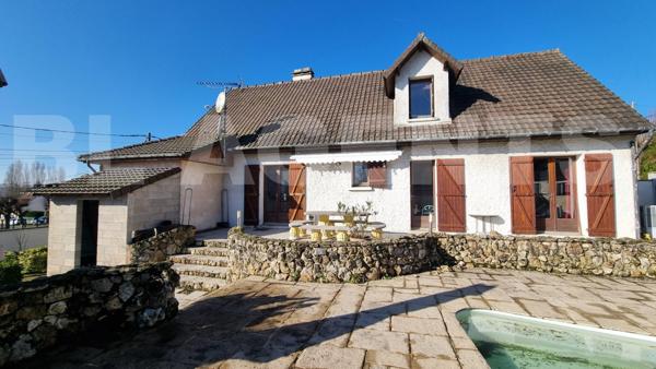 Commune recherchée : MAISON INDIVIDUELLE 7 pièces , élevée sur un sous sol total avec jardin et gara