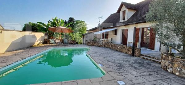 Commune recherchée : MAISON INDIVIDUELLE 7 pièces , élevée sur un sous sol total avec jardin et gara