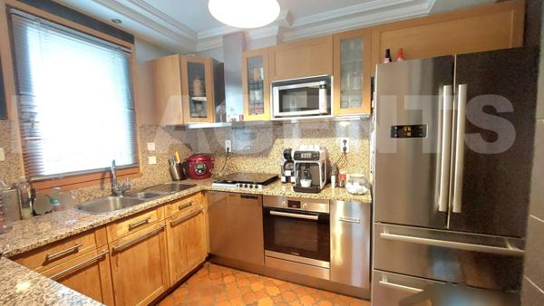 Commune recherchée : MAISON INDIVIDUELLE 7 pièces , élevée sur un sous sol total avec jardin et gara