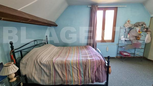 Commune recherchée : MAISON INDIVIDUELLE 7 pièces , élevée sur un sous sol total avec jardin et gara