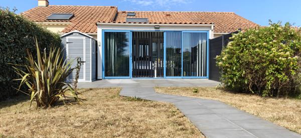 À Saint-Michel-Chef-Chef (44), maison de vacances avec véranda en bord de mer en résidence avec piscine