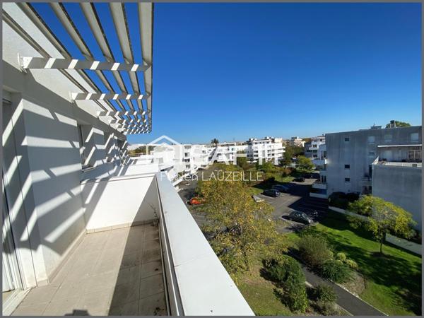 Cauderan limite Mérignac  / T4 / 82m2 DERNIER ETAGE !  VUE DEGAGEE /  LUMINEUX ET TRAVERSANT / DPE C / RESIDENCE DE 2006 / DEUX BALCONS /  DEUX GARAGES EN SOUS SOL  ! !