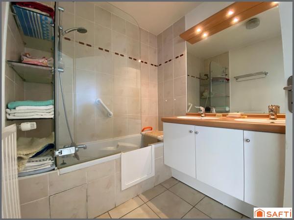 Cauderan limite Mérignac  / T4 / 82m2 DERNIER ETAGE !  VUE DEGAGEE /  LUMINEUX ET TRAVERSANT / DPE C / RESIDENCE DE 2006 / DEUX BALCONS /  DEUX GARAGES EN SOUS SOL  ! !