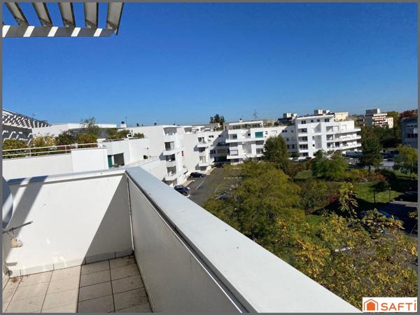 Cauderan limite Mérignac  / T4 / 82m2 DERNIER ETAGE !  VUE DEGAGEE /  LUMINEUX ET TRAVERSANT / DPE C / RESIDENCE DE 2006 / DEUX BALCONS /  DEUX GARAGES EN SOUS SOL  ! !