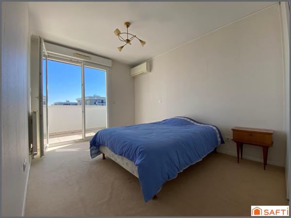 Cauderan limite Mérignac  / T4 / 82m2 DERNIER ETAGE !  VUE DEGAGEE /  LUMINEUX ET TRAVERSANT / DPE C / RESIDENCE DE 2006 / DEUX BALCONS /  DEUX GARAGES EN SOUS SOL  ! !