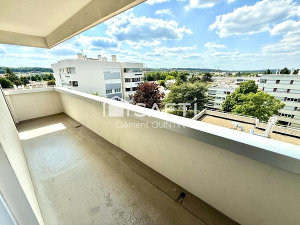 DERNIER ETAGE - LUMINEUX - RAVALEMENT AVEC ISOLATION VOTÉ & PAYÉ