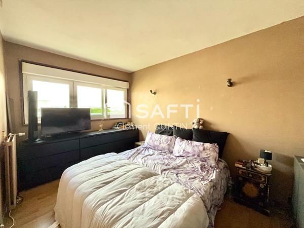 DERNIER ETAGE - LUMINEUX - RAVALEMENT AVEC ISOLATION VOTÉ & PAYÉ