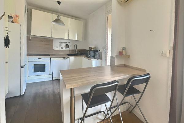 À louer appartement de type 2  avec terrasse et parking à Marseille, secteur Baille (13005)