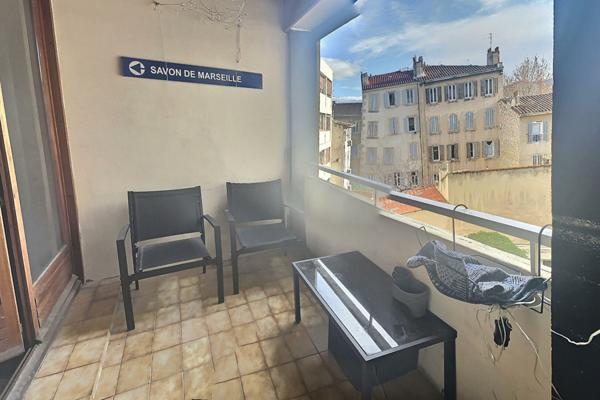 À louer appartement de type 2  avec terrasse et parking à Marseille, secteur Baille (13005)