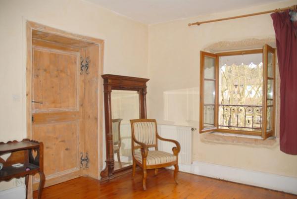 Maison à vendre 147m², 2 chambres, jardin + dépendances CURIS AU MONT D'OR (69250)