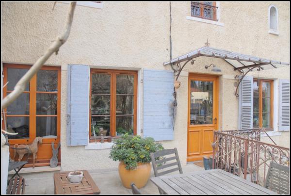 Maison à vendre 147m², 2 chambres, jardin + dépendances CURIS AU MONT D'OR (69250)