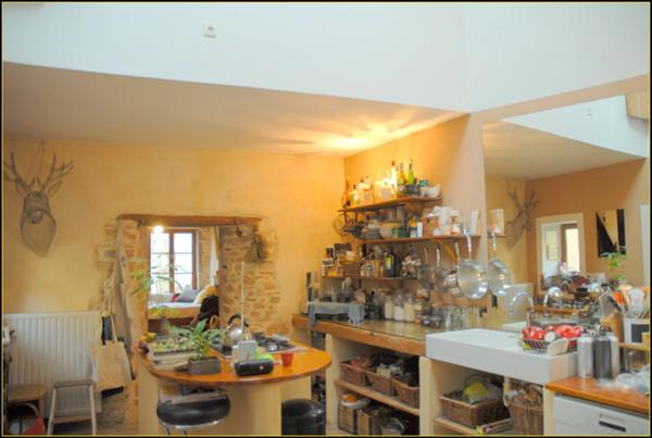 Maison à vendre 147m², 2 chambres, jardin + dépendances CURIS AU MONT D'OR (69250)