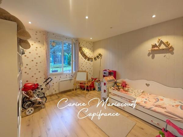 Maison de plain-pied 107 m² / 3 chambres / 2 garages et terrain de 2140 m2 – Proche Saint-Maixent-l’École