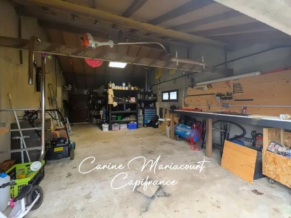 Maison de plain-pied 107 m² / 3 chambres / 2 garages et terrain de 2140 m2 – Proche Saint-Maixent-l’École