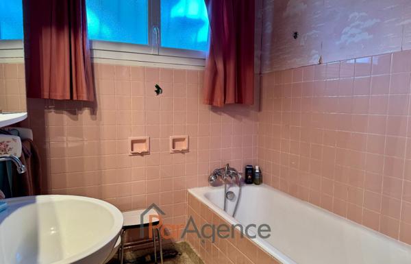 Maison 5 pieces + 2 studios 163 m2 habitables + garage 45 m2