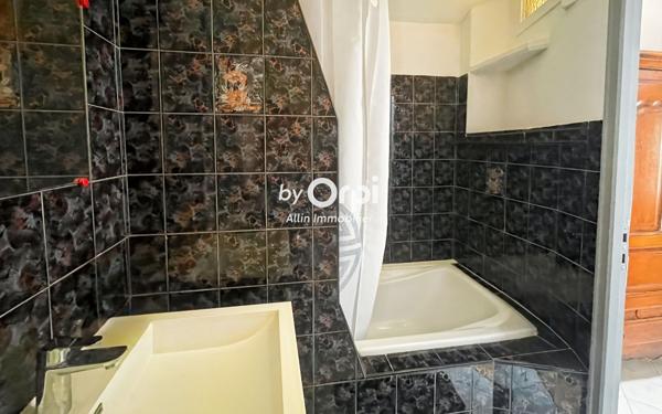 Maison à vendre    3 pièces • 39,57 m2 Montluçon