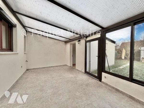 Secteur Vouël , proche D1
Ideal investisseur 
Maison plein pied comprenant entrée, WC, séjour...