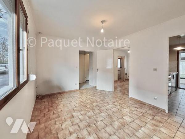 Secteur Vouël , proche D1
Ideal investisseur 
Maison plein pied comprenant entrée, WC, séjour...