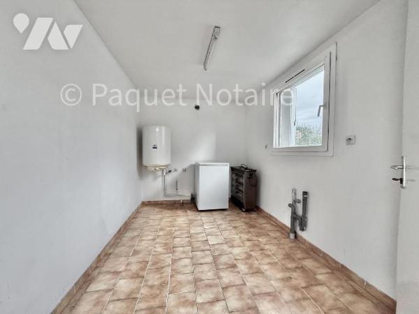 Secteur Vouël , proche D1
Ideal investisseur 
Maison plein pied comprenant entrée, WC, séjour...