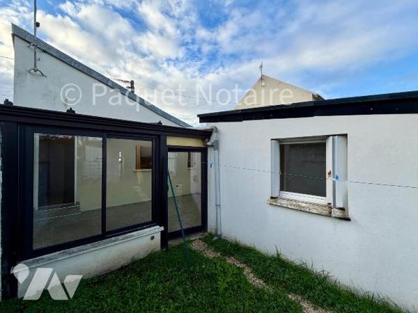 Secteur Vouël , proche D1
Ideal investisseur 
Maison plein pied comprenant entrée, WC, séjour...