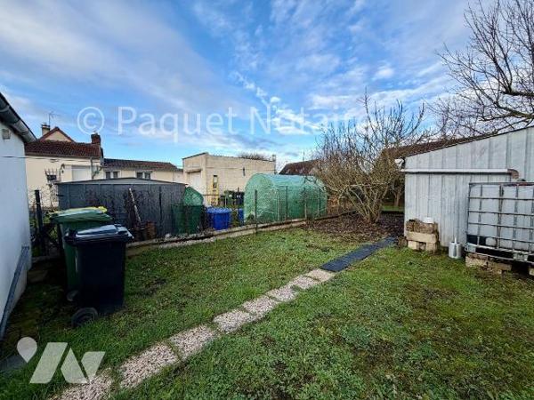 Secteur Vouël , proche D1
Ideal investisseur 
Maison plein pied comprenant entrée, WC, séjour...