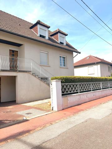 Chalon proche centre ville - quartier calme - maison avec jardin agréable - toutes commodités - bus  - écoles - commerces