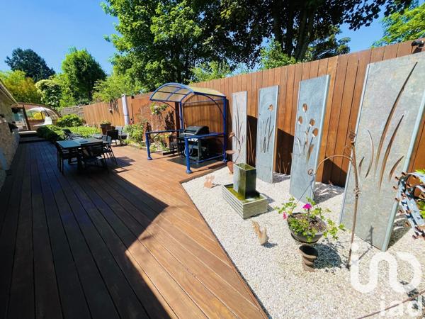 Maison 7 pièces de 165 m² à Saint-Jean-de-la-Ruelle (45140)